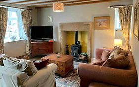 Millstone Cottage - Cosy Peak District Cottage