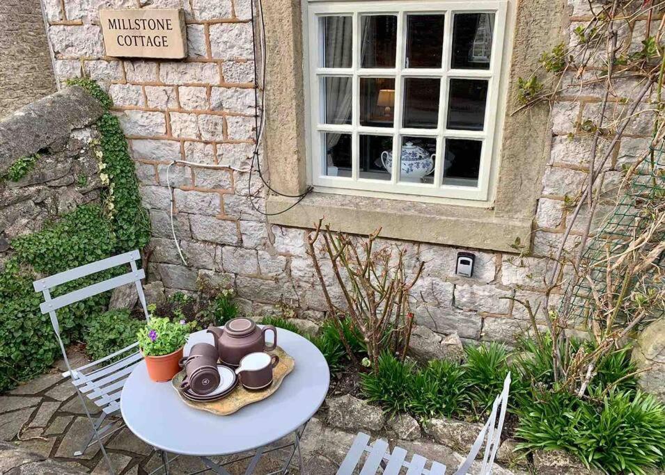Millstone Cottage - Cosy Peak District Cottage Taddington Exterior photo